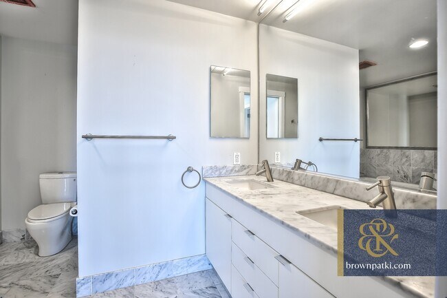 Building Photo - 501 Beale St