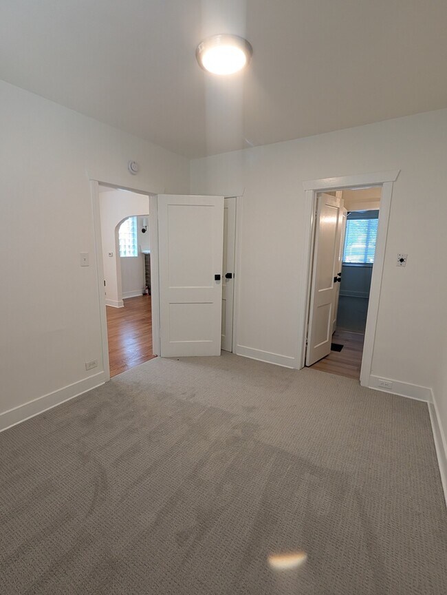 Building Photo - Newly renovated 3 bed/1bath in the heart of Denver