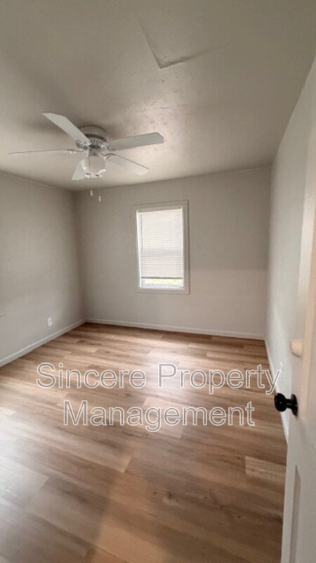 Building Photo - 3214 S St Clair Ave