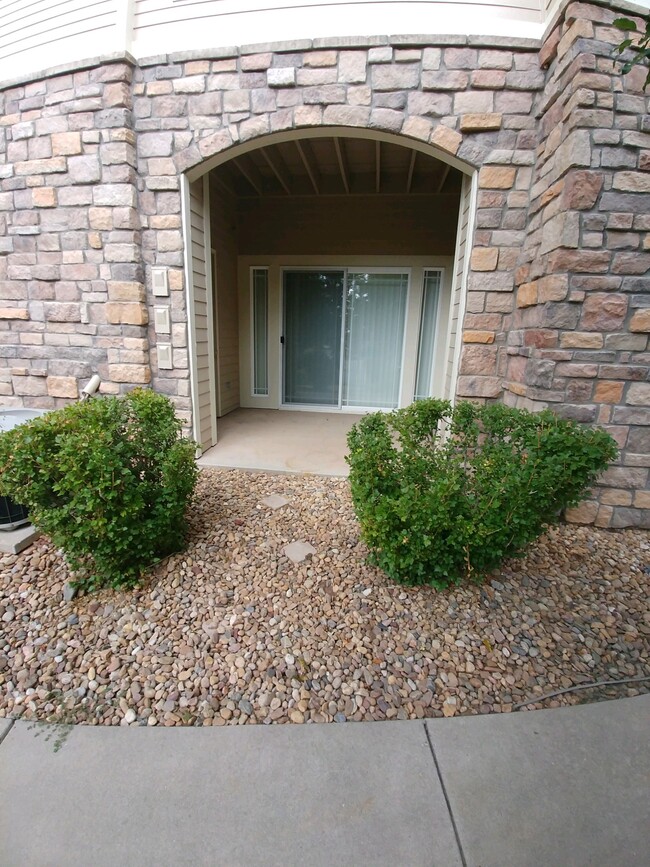 Private patio - 9390 W Chatfield Pl