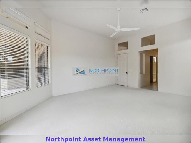 Building Photo - 4 bed, 3 bath in a Must-Have location