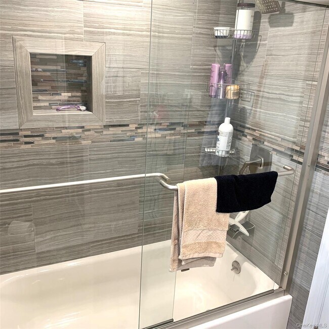 Building Photo - 521 W Park Ave