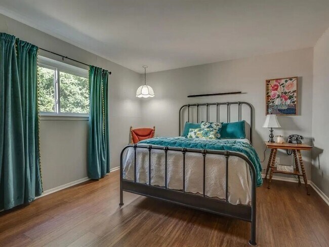 Building Photo - Spectacular Home in Holiday Heights Add!  Come see Me!! I can be yours!!