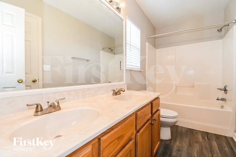 Building Photo - 2163 Fresco Dr