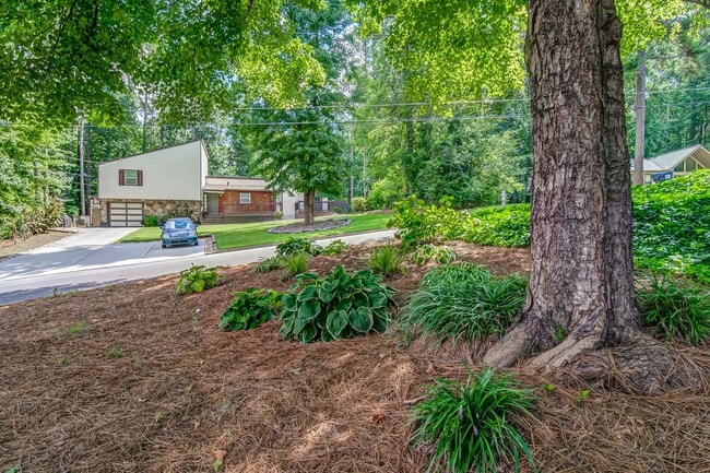 Building Photo - Renovated 4 bed home in Kennesaw w/ Designer Kitchen
