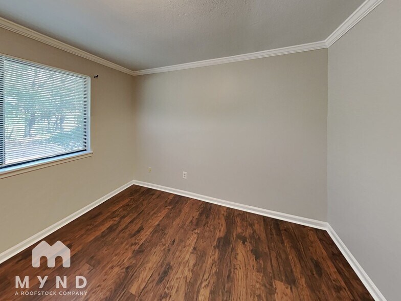 Building Photo - 4320 Walnut Bend