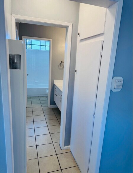 Building Photo - 407 N Avenue 50