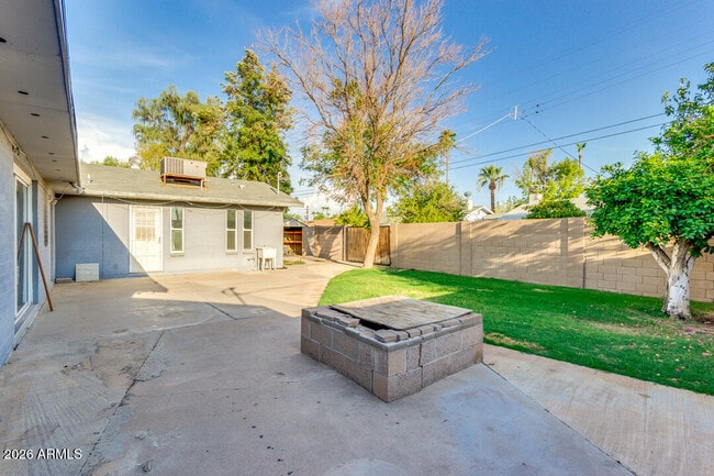 Building Photo - 211 E Geneva Dr