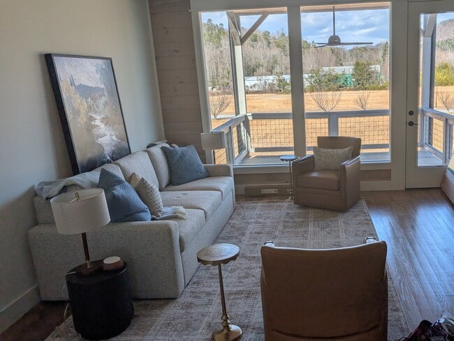 Building Photo - 51 Cottonwood St