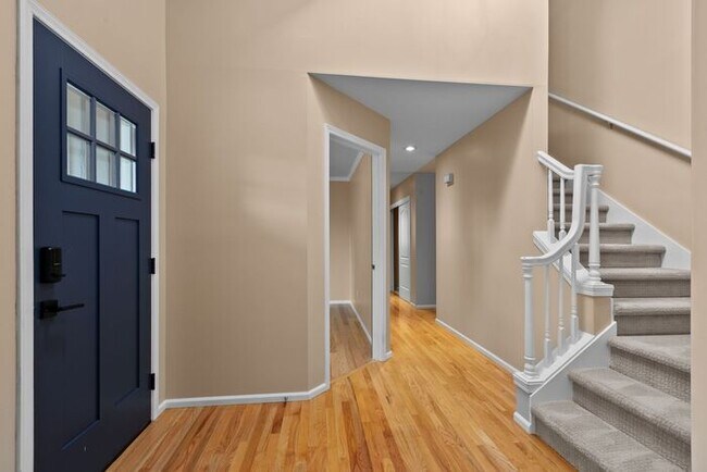 Building Photo - Air Conditioned Newcastle Beauty in Covete...