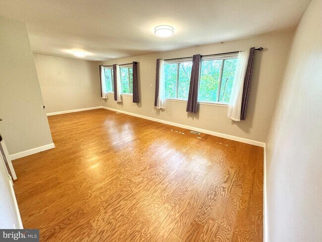 Building Photo - 18 Goshawk Ct