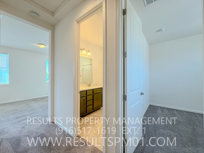 Building Photo - Beautifully upgraded Four bedroom w Loft