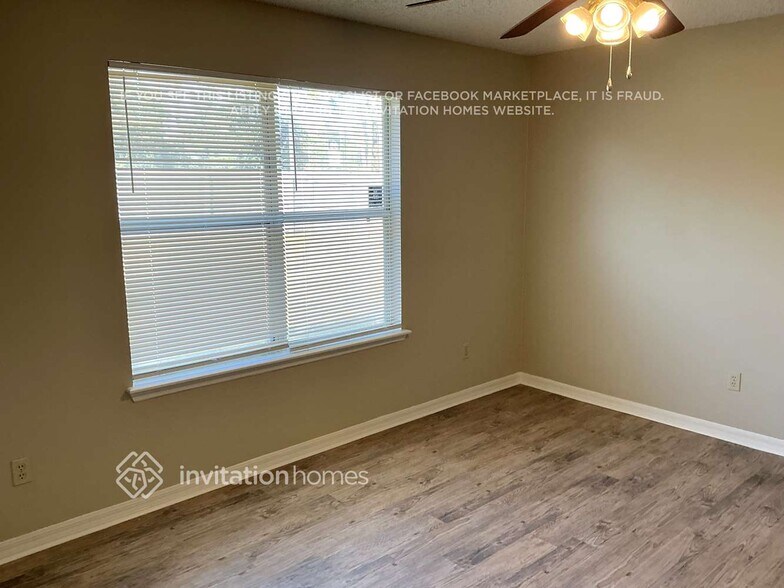 Building Photo - 7736 Rockridge Dr W