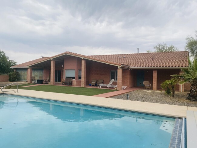 Primary Photo - 9300 N Calle Loma Linda