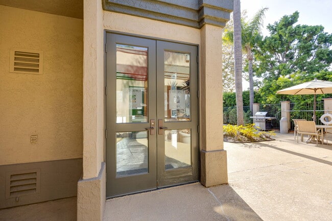 Building Photo - 7505 Charmant Dr