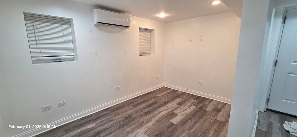 Building Photo - 3110 N Western Ave