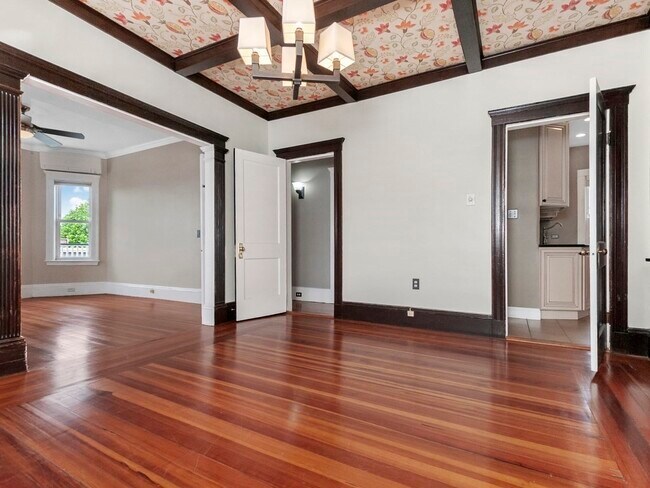 Building Photo - 39 Rosemont St