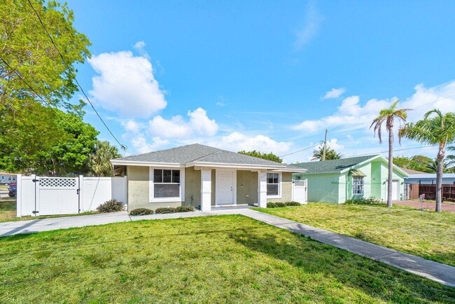 Building Photo - 4301 Greenwood Ave