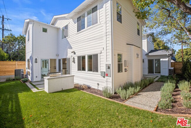 Building Photo - 744 N Almar Ave