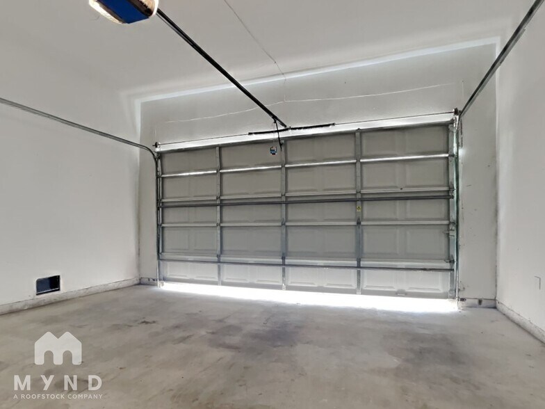 Building Photo - 5003 Higgins St