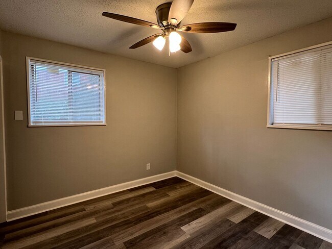 Building Photo - 3608 Willow Ln Dr
