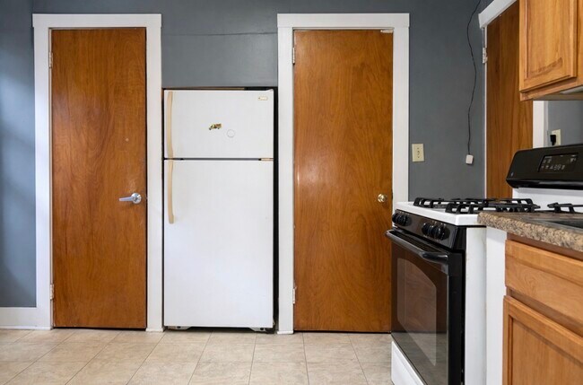 Building Photo - 272 Main St