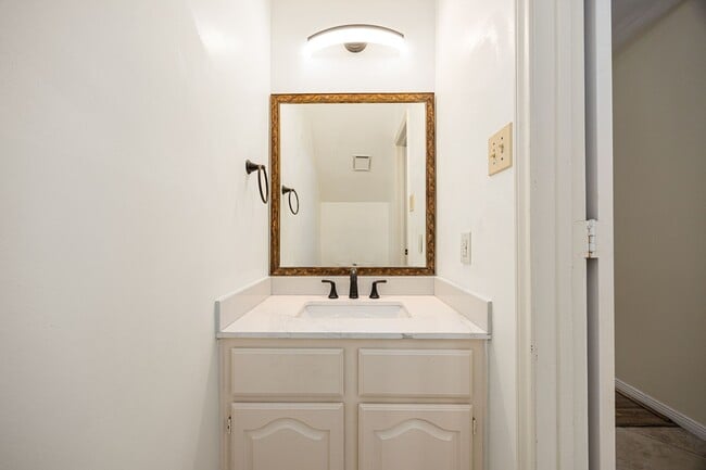 Building Photo - 18311 Oak Hampton Dr