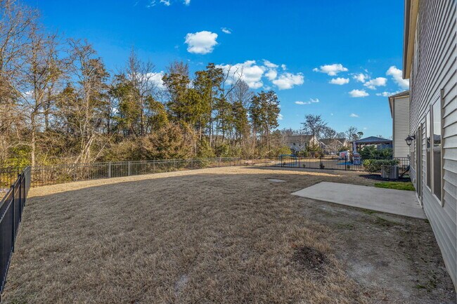 Building Photo - Classic finishes paired with an open, versatile layout!