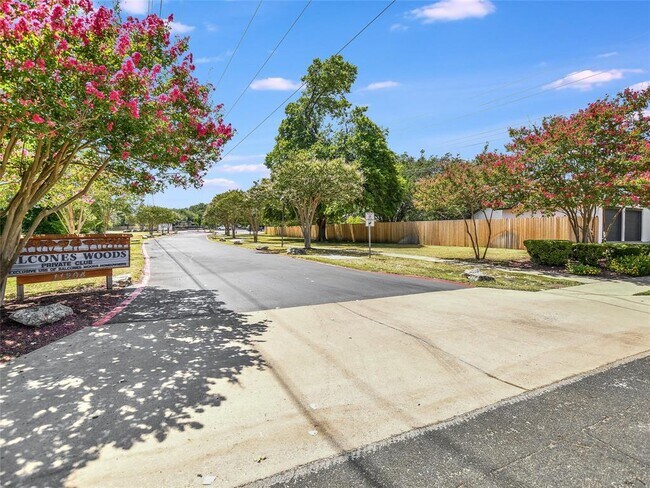 Building Photo - 4301 Balcones Woods Dr