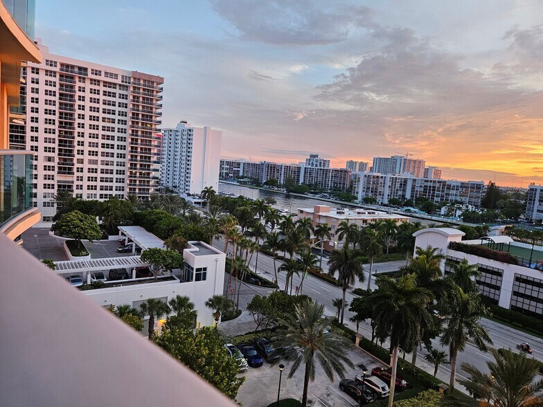 Building Photo - 2501 S Ocean Dr