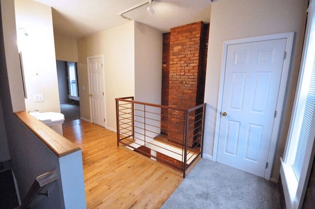 Building Photo - 1216 Indianola Ave