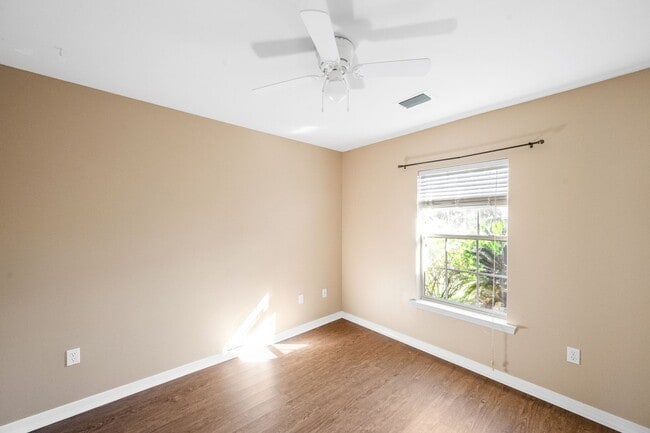 Building Photo - 3235 Bellingrath Dr