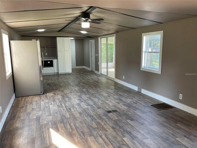 Building Photo - 101 Caroline Ave