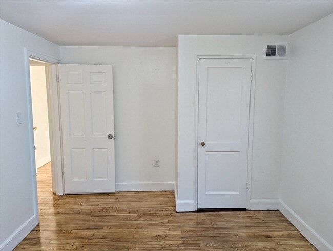 Building Photo - 111 Gladeside Ave