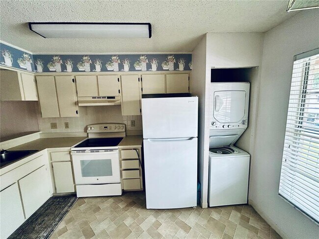 Building Photo - 4826 Myrtle Oak Dr