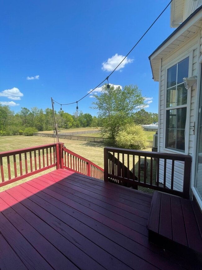 Building Photo - Welcome to River Hills!