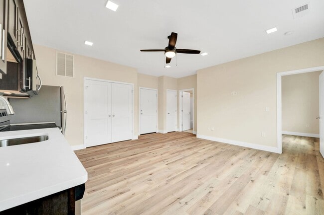 Building Photo - West Beverly Lofts - 201