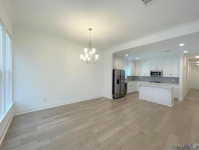 Building Photo - 9905 Stone Water Dr