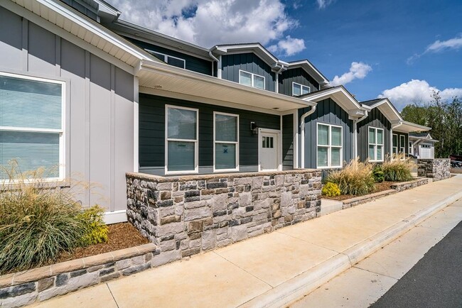 Building Photo - 1524 Crownpoint Dr