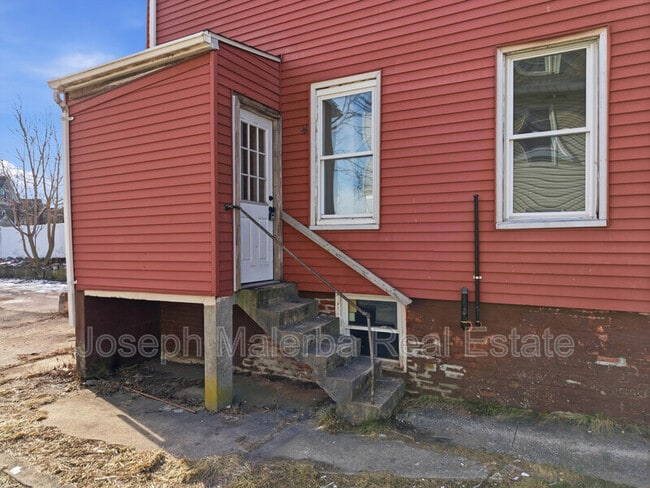 Building Photo - 848 Bank St