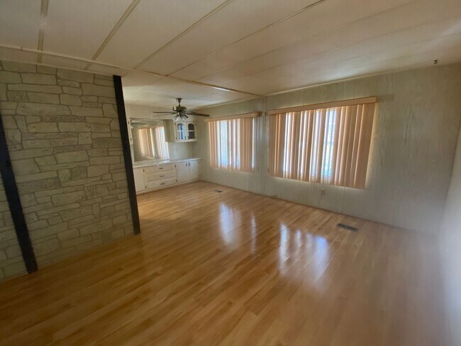 Building Photo - Unique and Spacious home