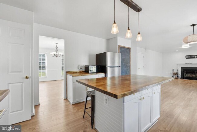 Building Photo - 11 St Marks Ct