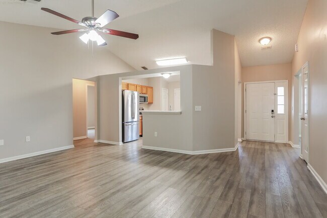 Building Photo - 2081 Frogmore Dr