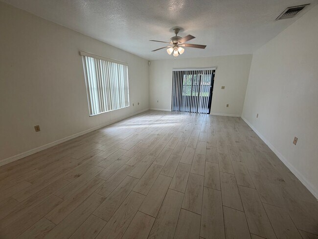 Building Photo - 608 Antelope Ln