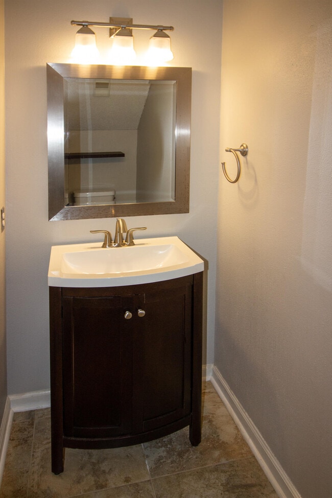 Building Photo - 2713 Bay Club Dr