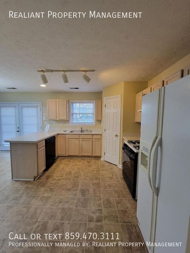 Building Photo - 648 Hugging Bear Ln