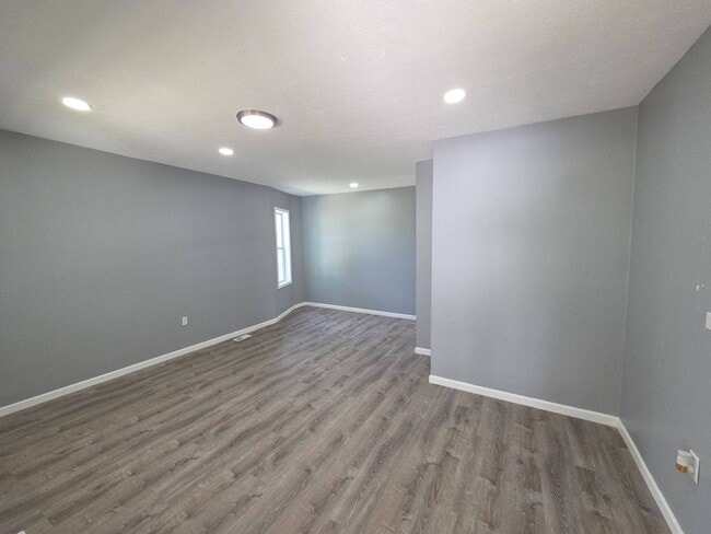 Building Photo - 3237 Seymour Ave