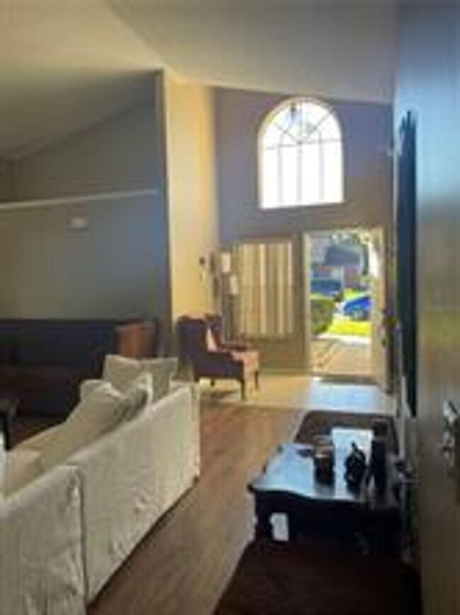 Building Photo - 751 Country Woods Cir