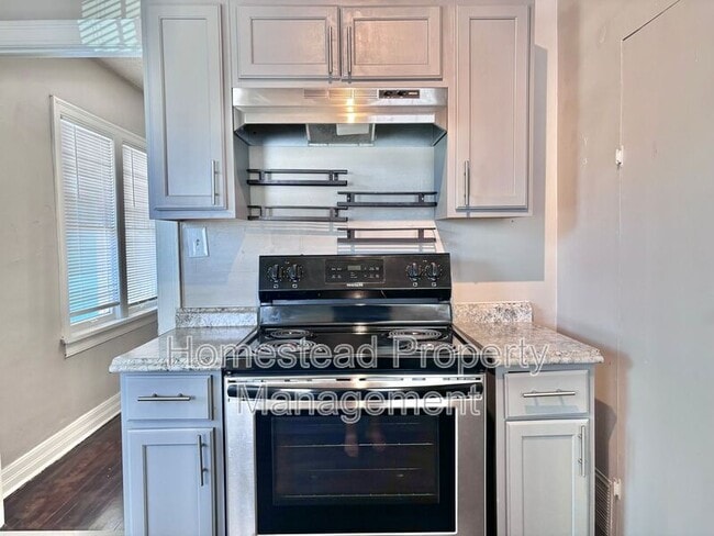 Building Photo - 1436 NE 8th St