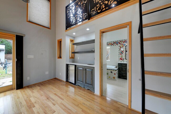 Building Photo - 3334 Linda Vista Ave SE